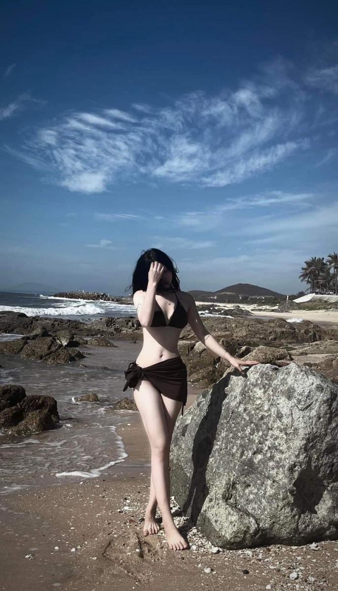 Ảnh chân gái đẹp trong bikini, gợi cảm và dễ thương
