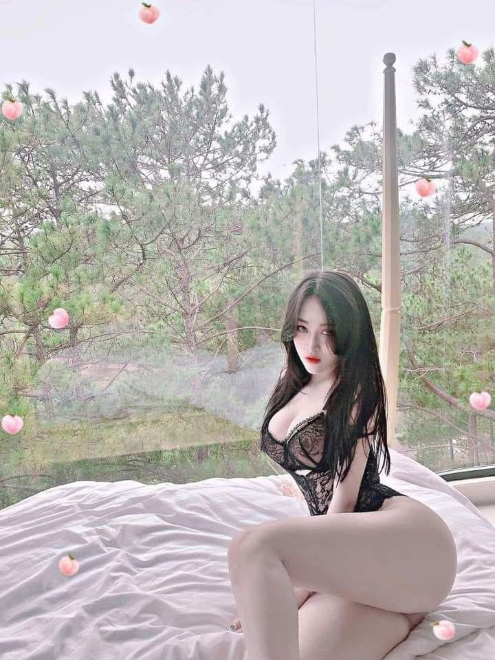 Gái xinh sexy với ngực to đẹp đuôi