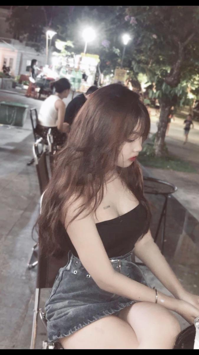Ảnh gái xinh tóc ngắn, ngực to đẹp duyên dáng