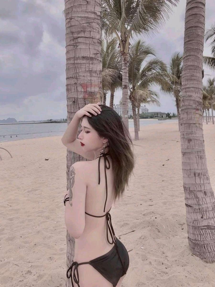 Hình vẽ gái xinh lộ hàng đẹp thời trang đỏ lót