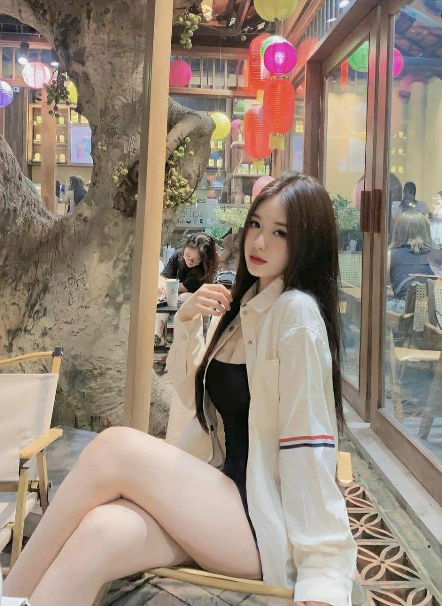Hình gái xinh k9 với ngực to đẹp thời trang hồng