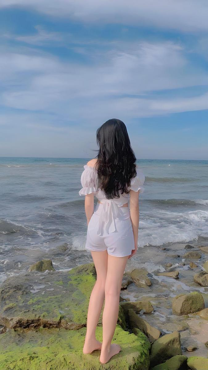 Gái xinh múa cột - Thời trang mùa hè 2023
