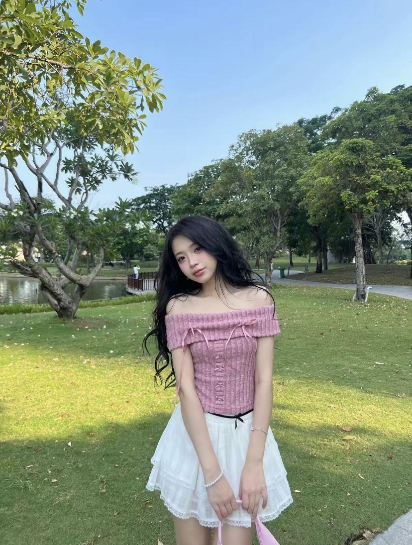 Hình gái xinh 2k9 tắm trong thời trang mùa hè