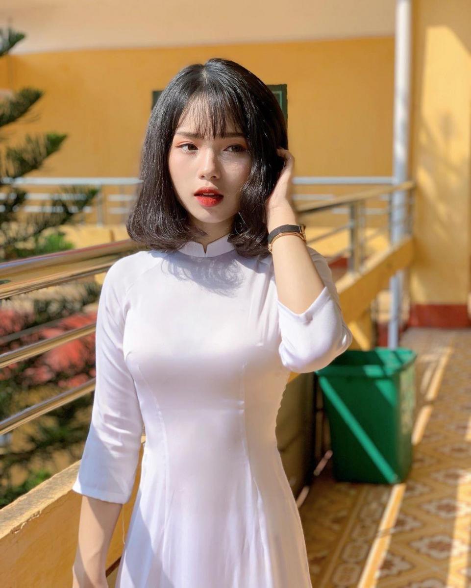 Hình ảnh cô gái xinh đẹp trong bikini