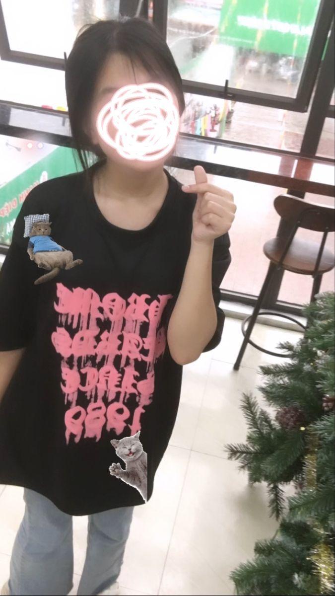 Hình gái xinh 2k trong áo hồng, ngực to tay thon