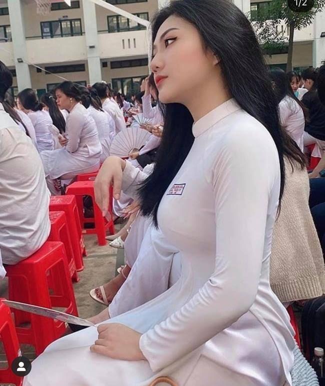 Ảnh gái xinh học sinh với áo sắc đẹp