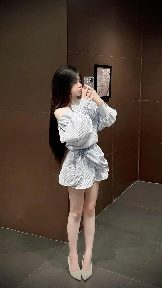 Ảnh gái xinh ngực đẹp trong áo thời trang sắc đẹp