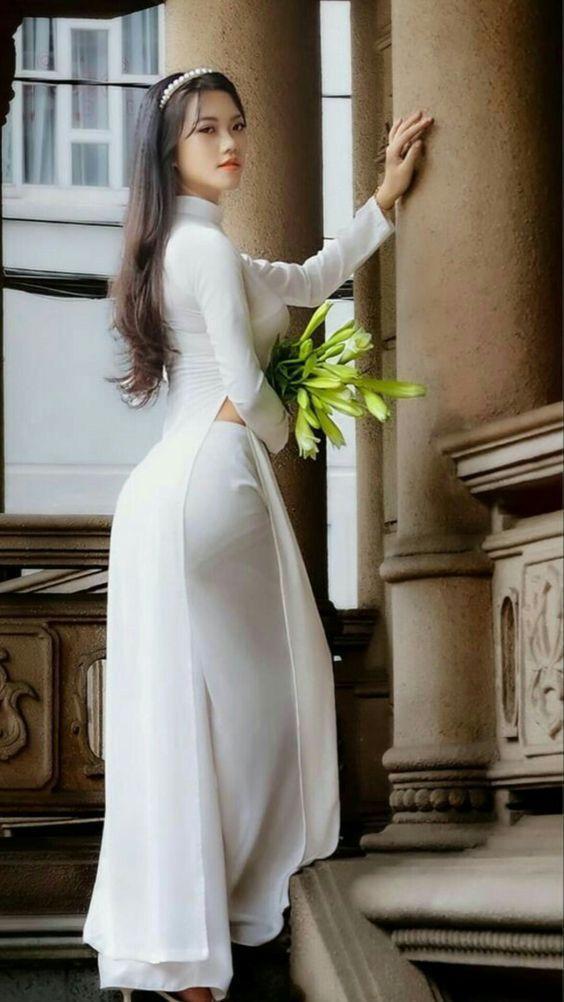 Gái đẹp mặc áo tắm và áo croptop xinh xắn