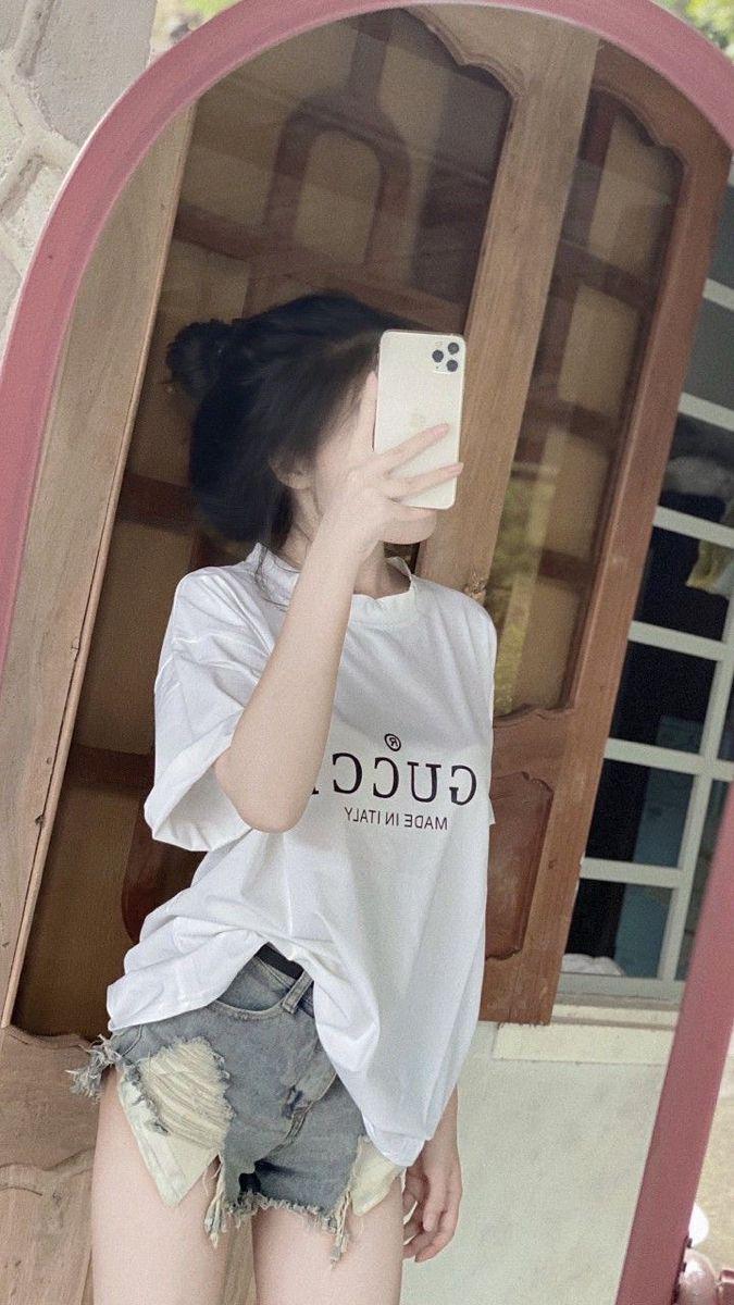 Gái xinh lô khoe dáng trong áo thun năng động