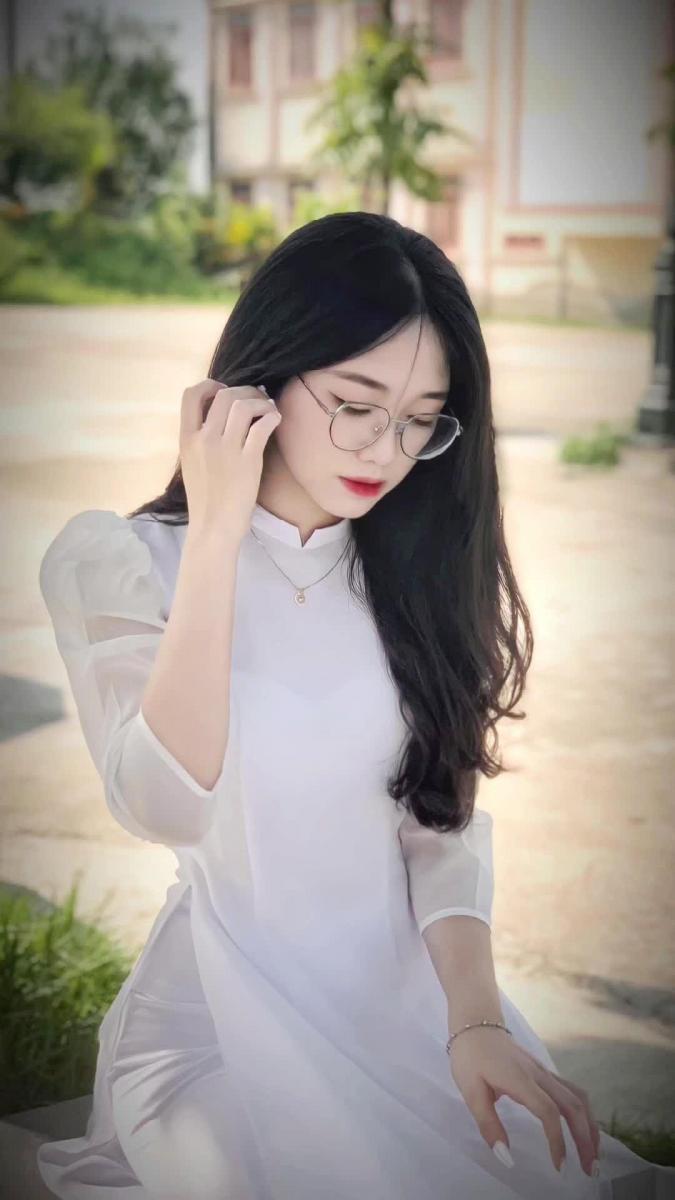 Gái xinh org và gái xinh gym trong thời trang áo tóc đen