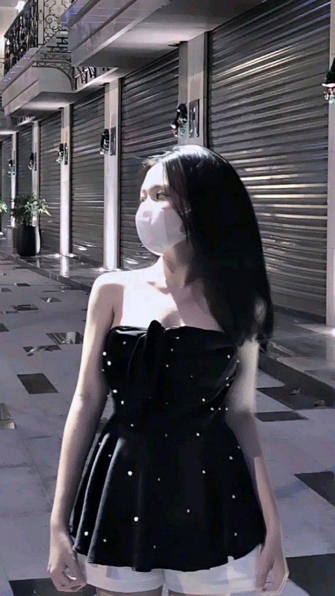 Ảnh gái xinh tóc ngang trong váy trắng