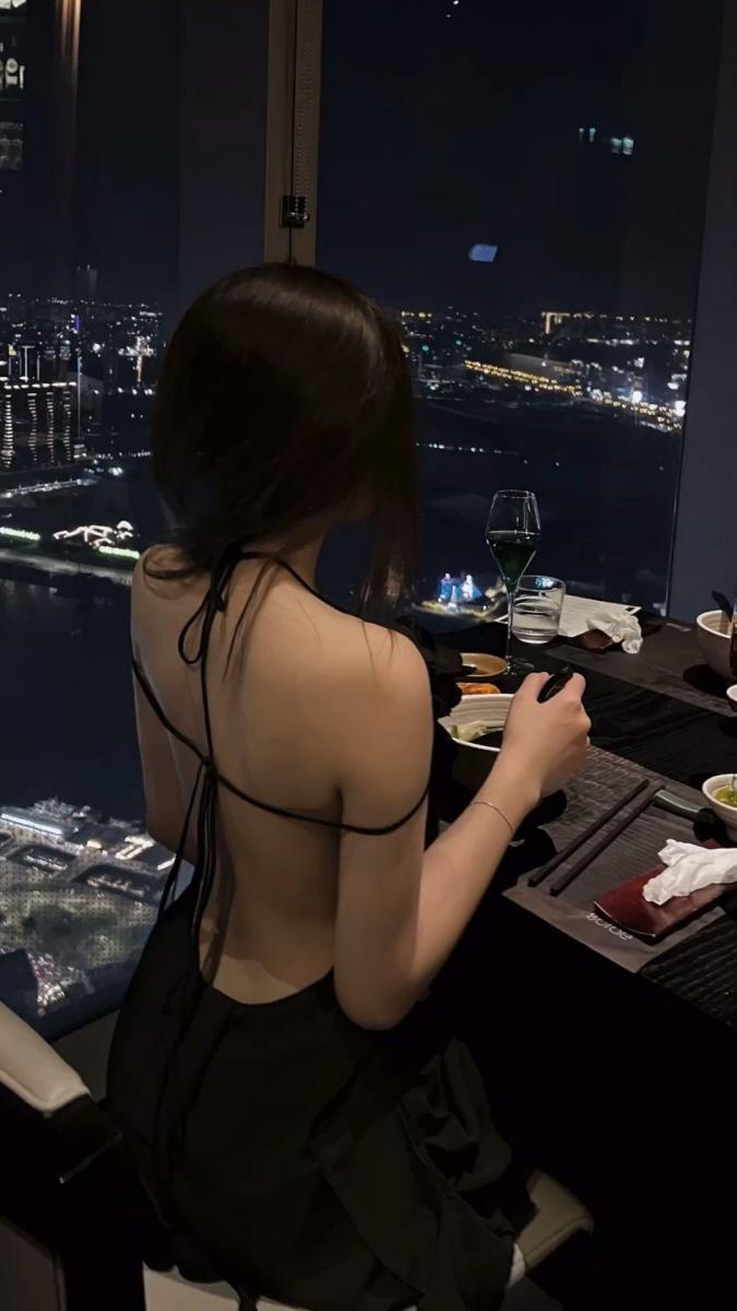 Gái xinh ngủ với ngực to tuyệt đẹp