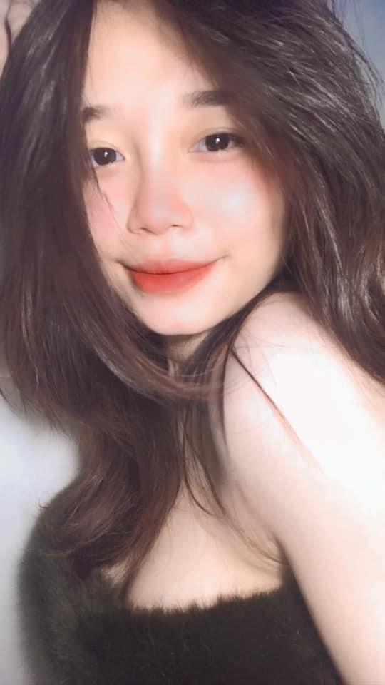 Gái Xinh Cầm Hoa