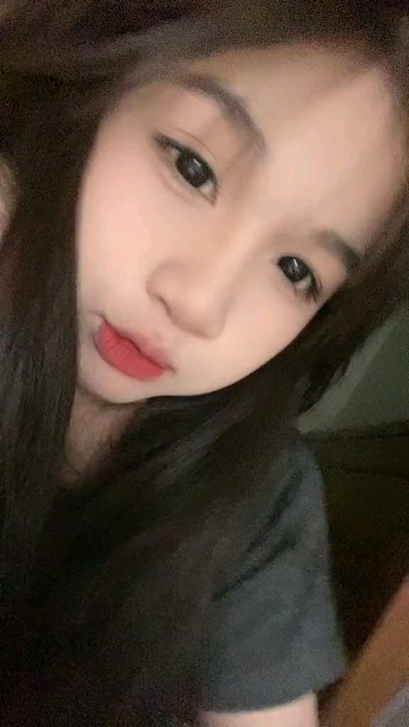 Gái xinh hot com với tóc cam quyến rũ