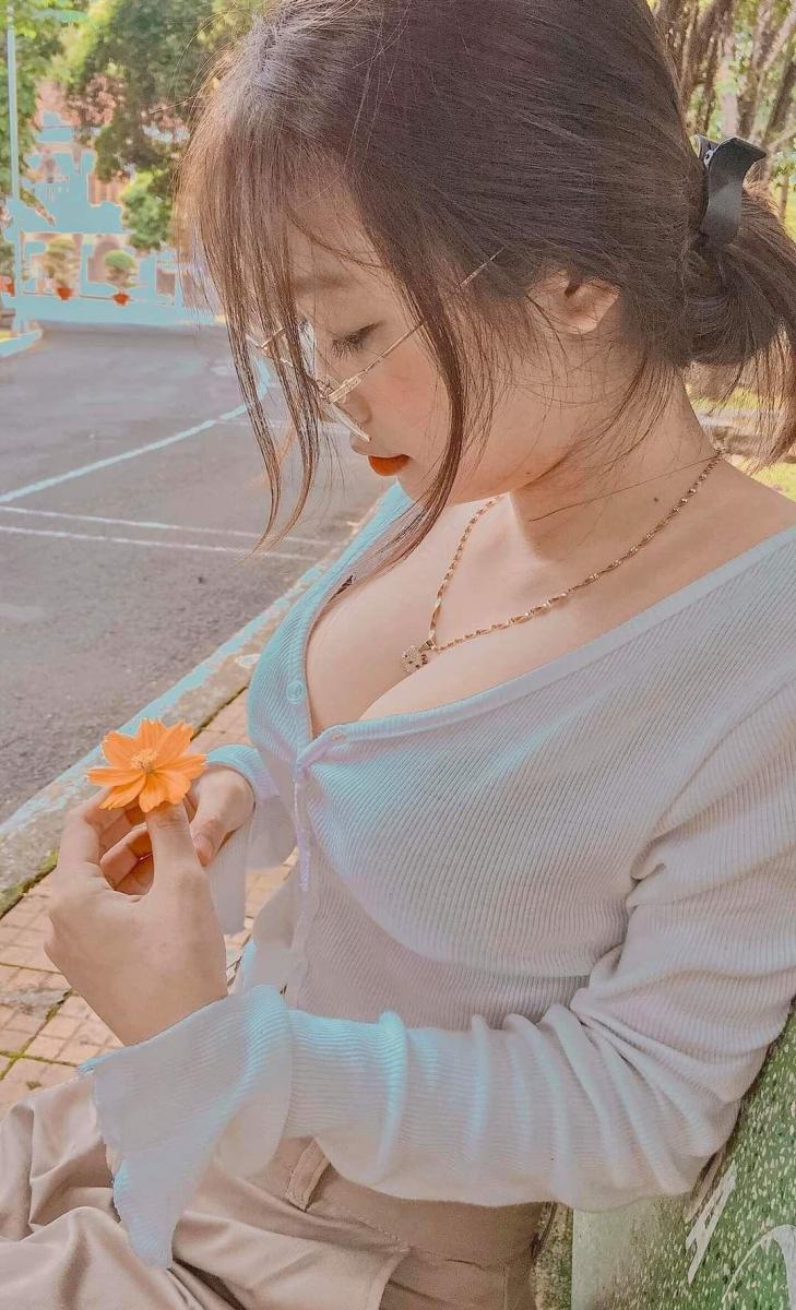 Gái xinh thoả thân với tóc dài quyến rũ