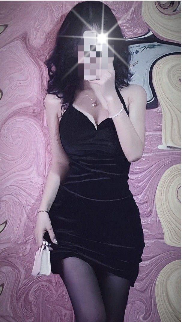 Ảnh gái xinh không mặc quần áo, mặc quần jean và quần đùi