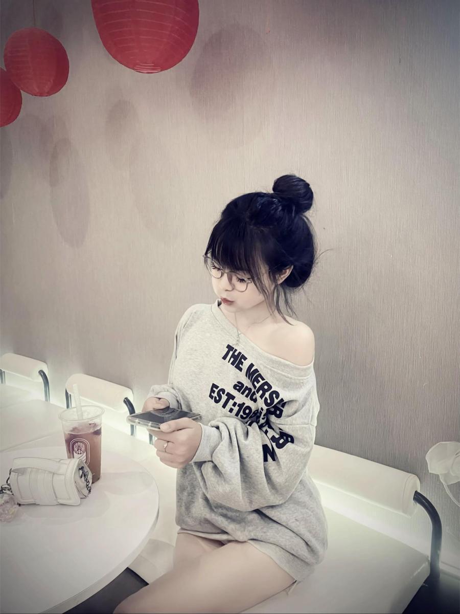 Gái Xinh Ngủ Với Ngực To
