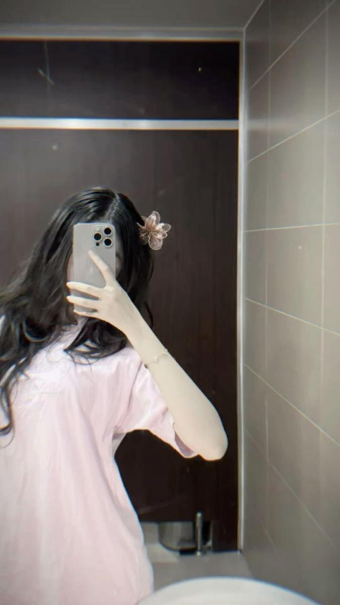 Ảnh gái xinh tóc dài đẹp với guồng tóc dài