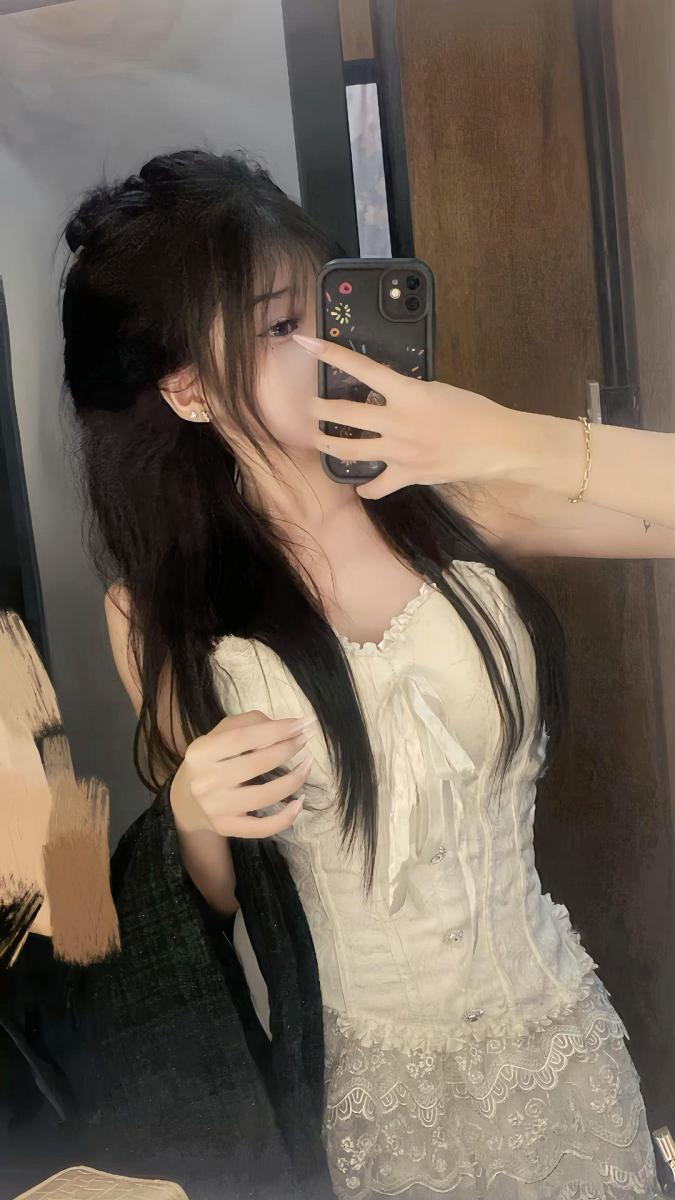 Ảnh gái xinh tóc đen kiểu tóc sắc đẹp