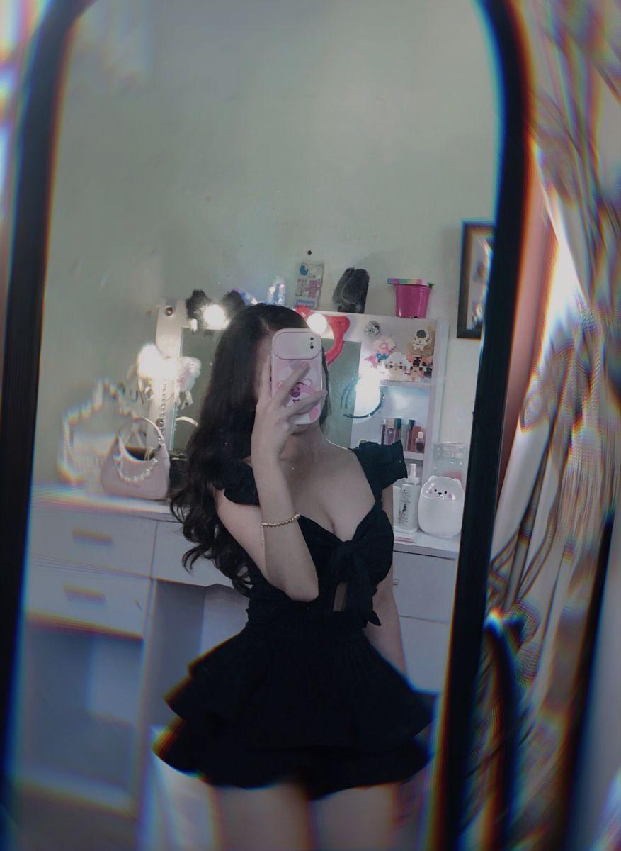 Ảnh gái xinh đi chơi trước gương