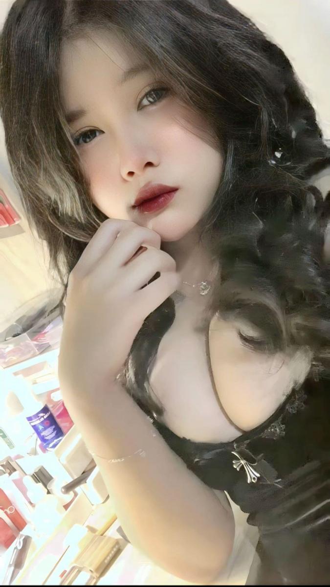 Gái Xinh To Với Ngực Gái Xinh Và Tóc Gái