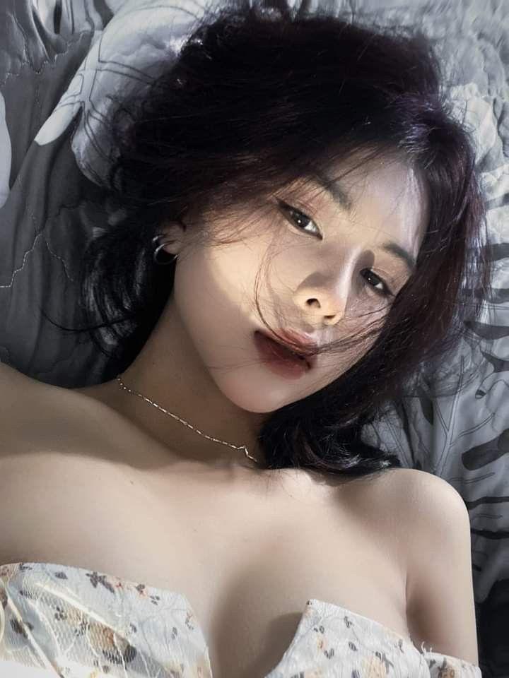 Gái Xinh Quyến Rũ Khoe Hàng Mới Nhất
