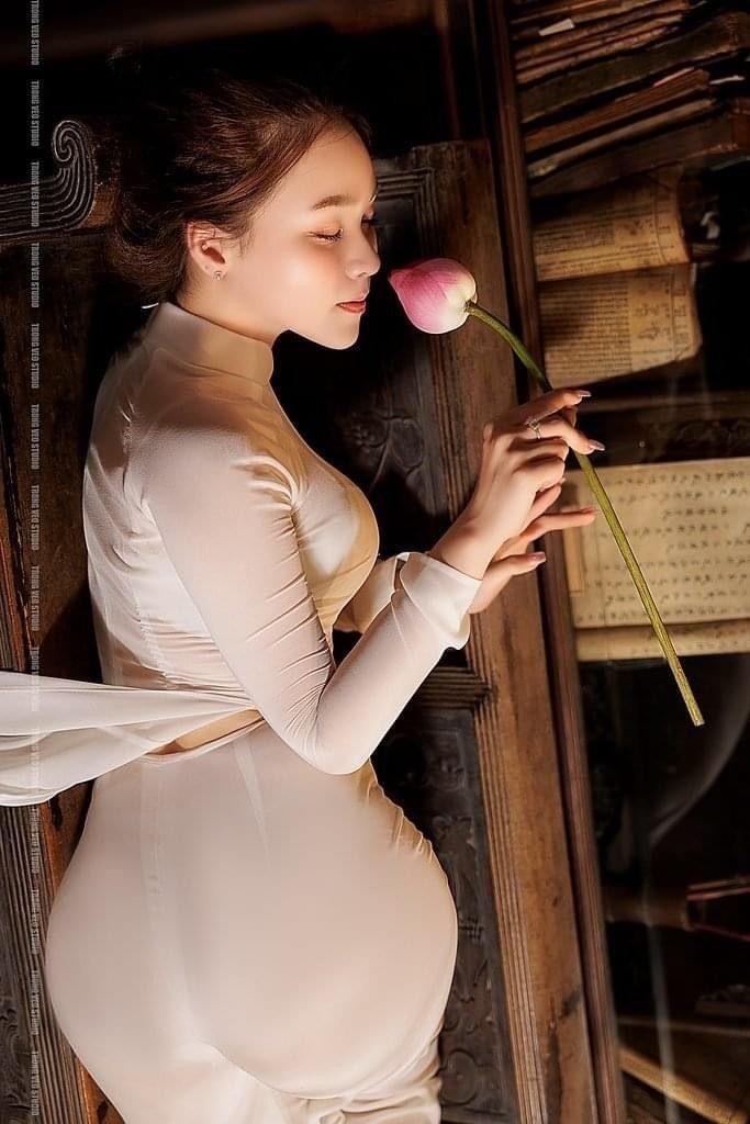 Gái Xinh Tóc Ngang Vai