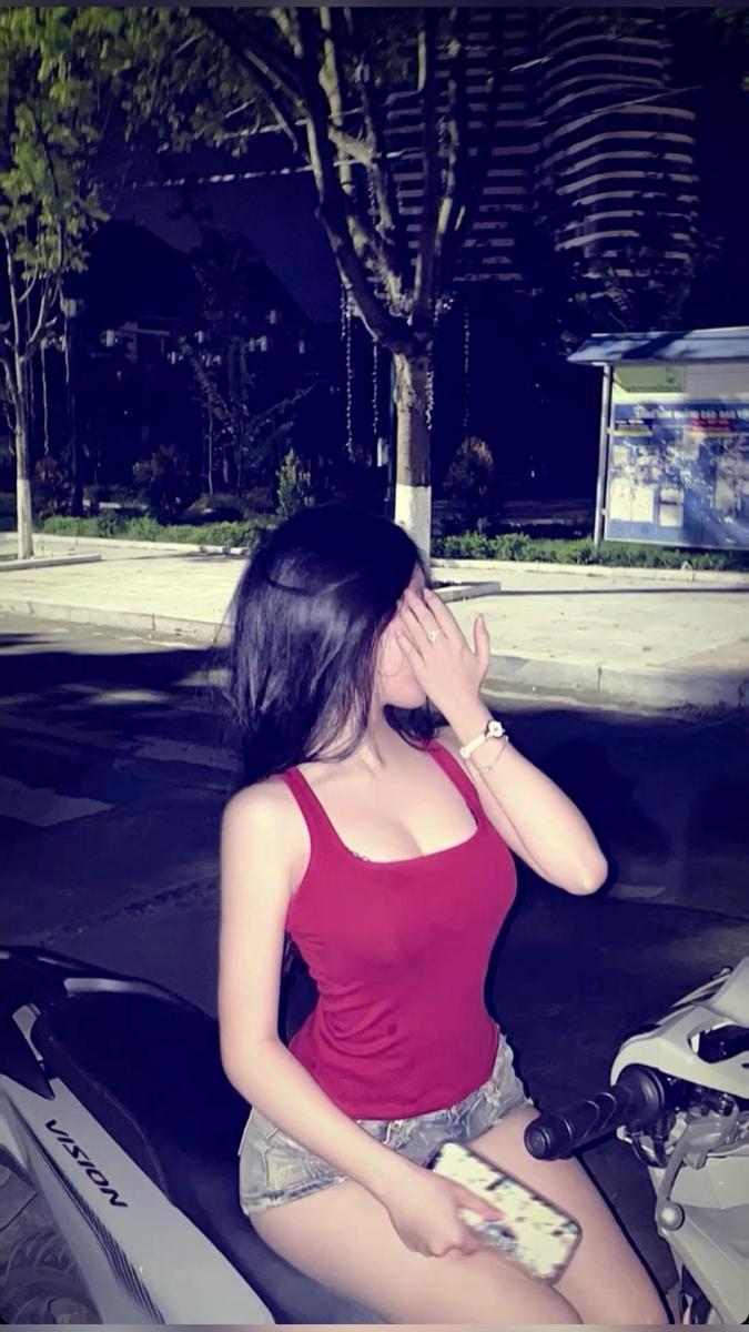 Ảnh gái xinh ngực to xe máy người mẫu xe tay ga