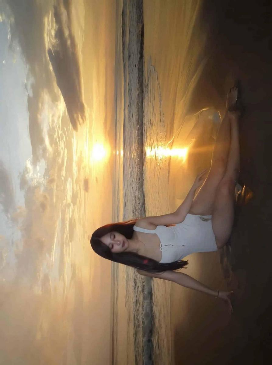 Gái đẹp mặc bikini sexy bên ánh sáng tự nhiên