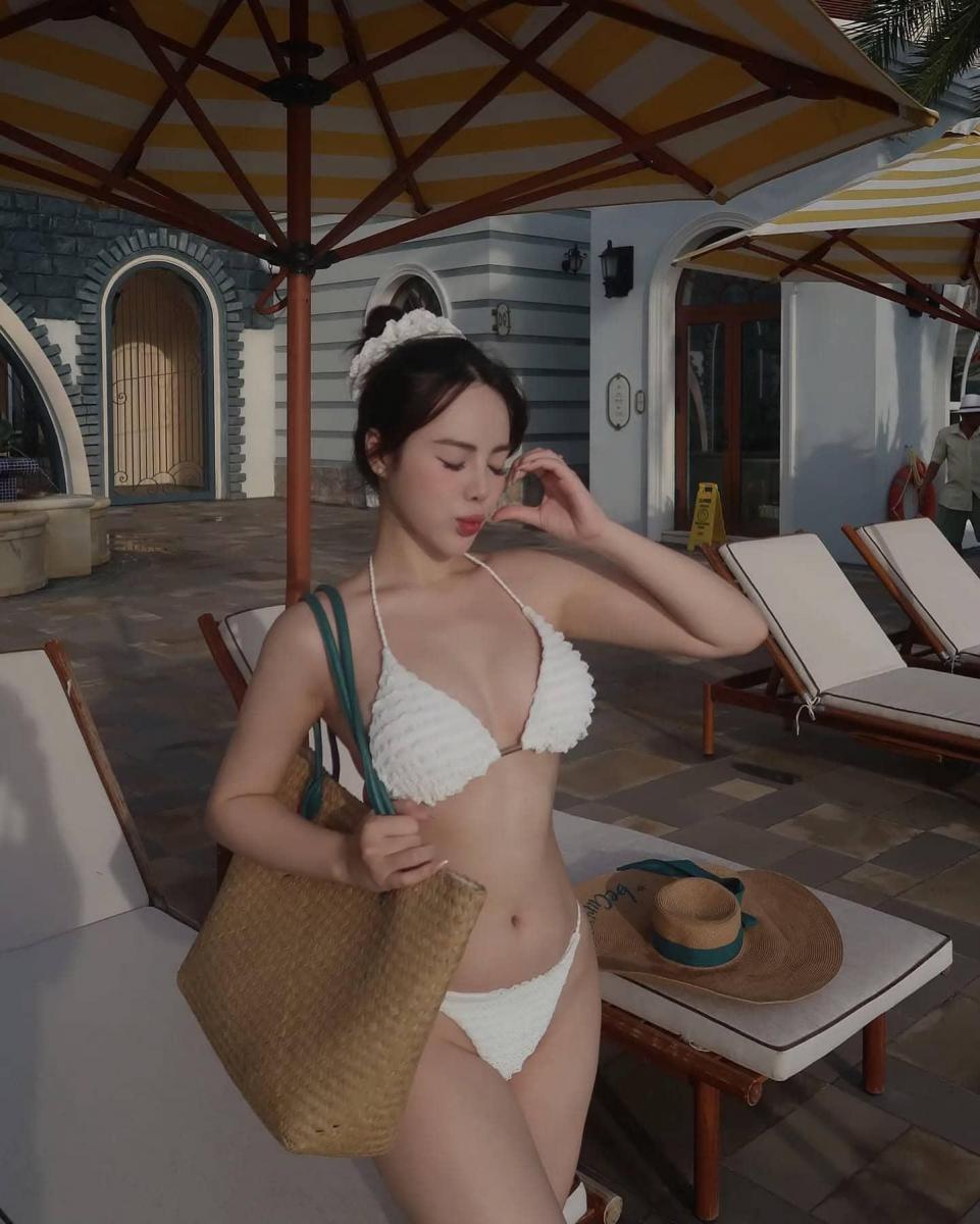 Hình gái xinh tắm trong áo bikini đẹp