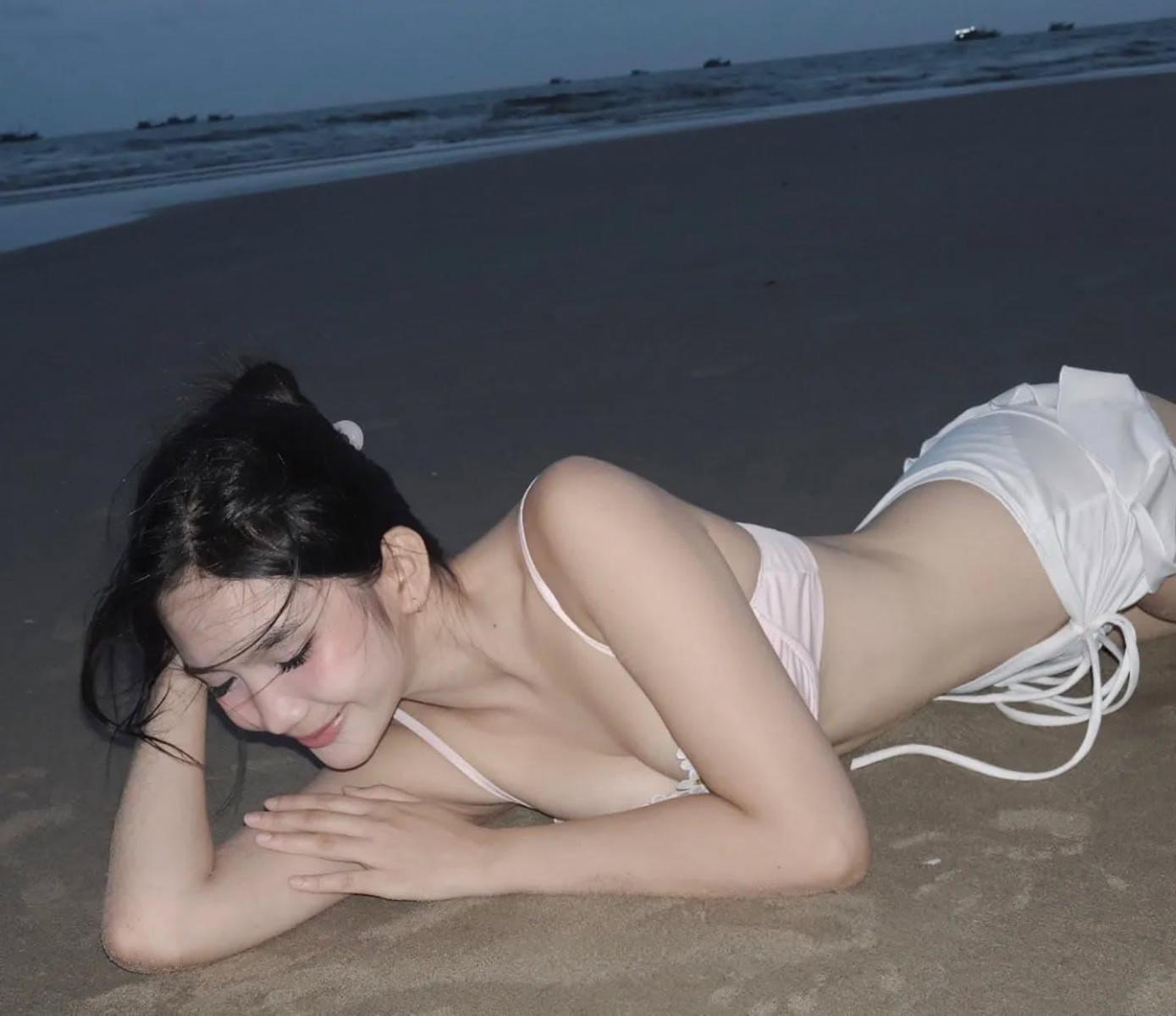 Gái Vú Đẹp Đo Lót Sắc Đẹp Chụp Ảnh Đui Trượt Gái