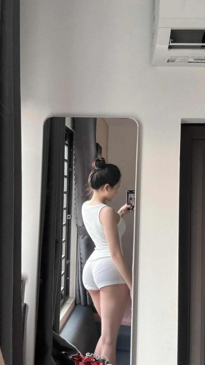 Gái Xinh Cho Con Bú Và Gái