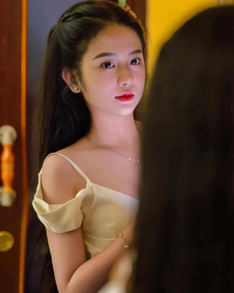 Gái Xinh Cho Con Bú