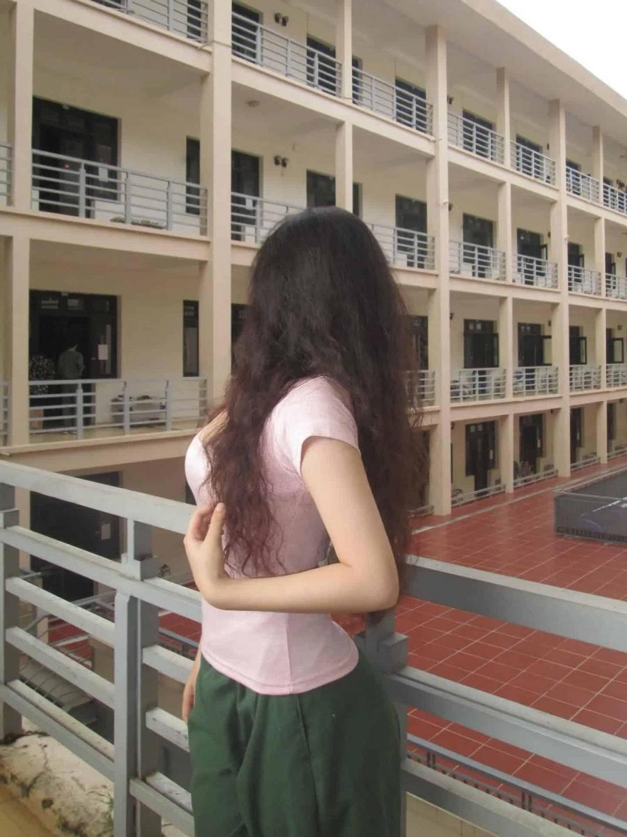 Ảnh Gái Đẹp Trên Ban Công Căn Hộ