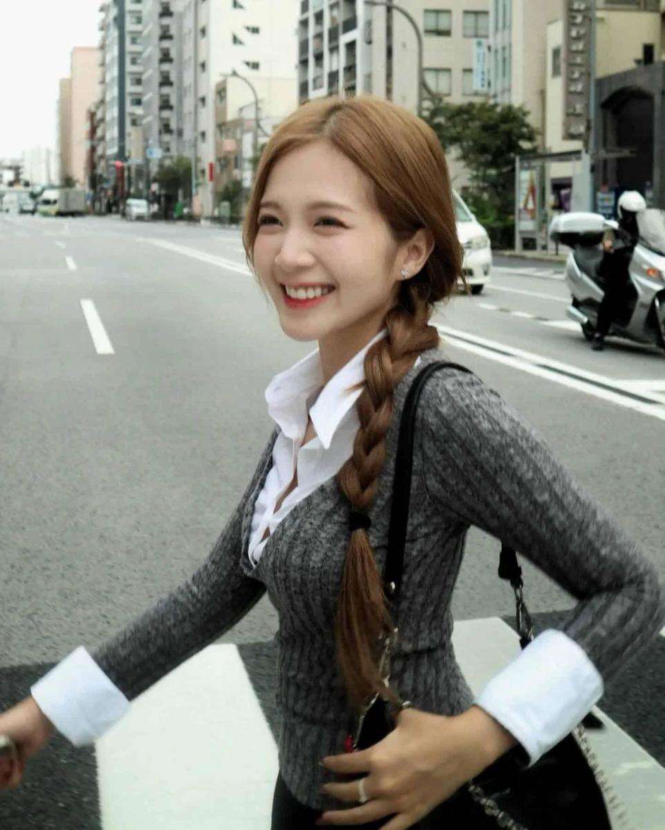 Cô gái xinh đẹp trong áo sắc đẹp - Hình ảnh cô gái xinh