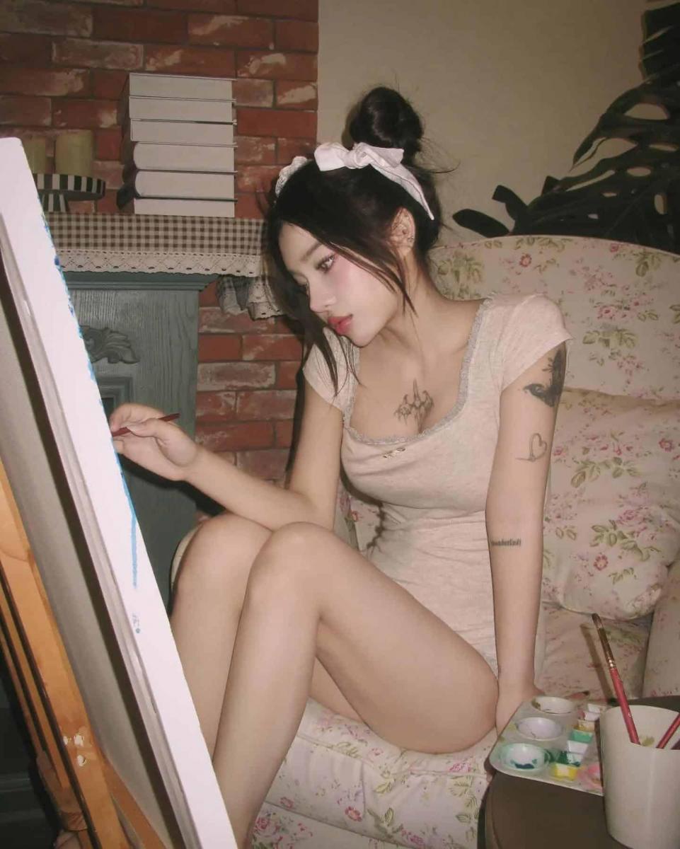 Chị Gái Xinh Đẹp Và cô gái Xinh Cute