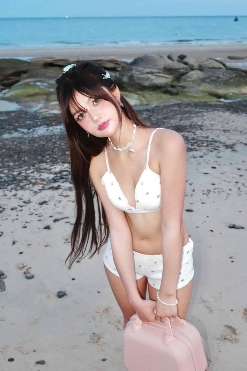 Ảnh gái xinh đẹp nhất đi bơi Nhật Bản 2025