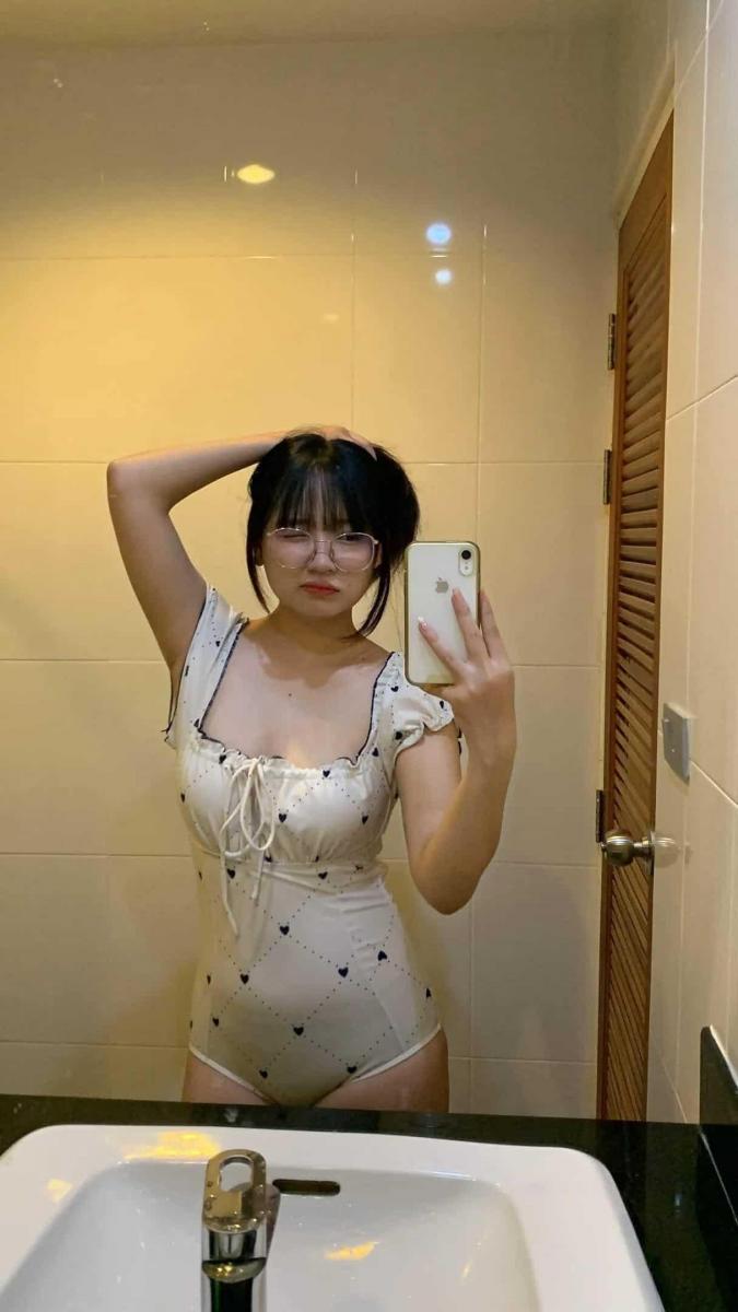 Gái Xinh Đẹp Gương Phòng Tắm