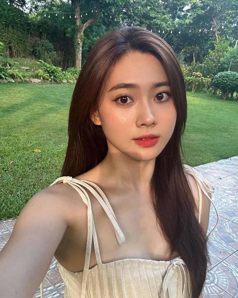 Gái Đẹp Tắm Và Đứng, Gái