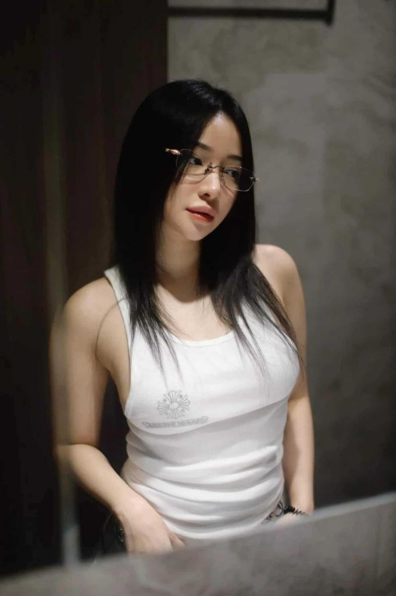Hình gái xinh đeo kính đẹp tháng 12