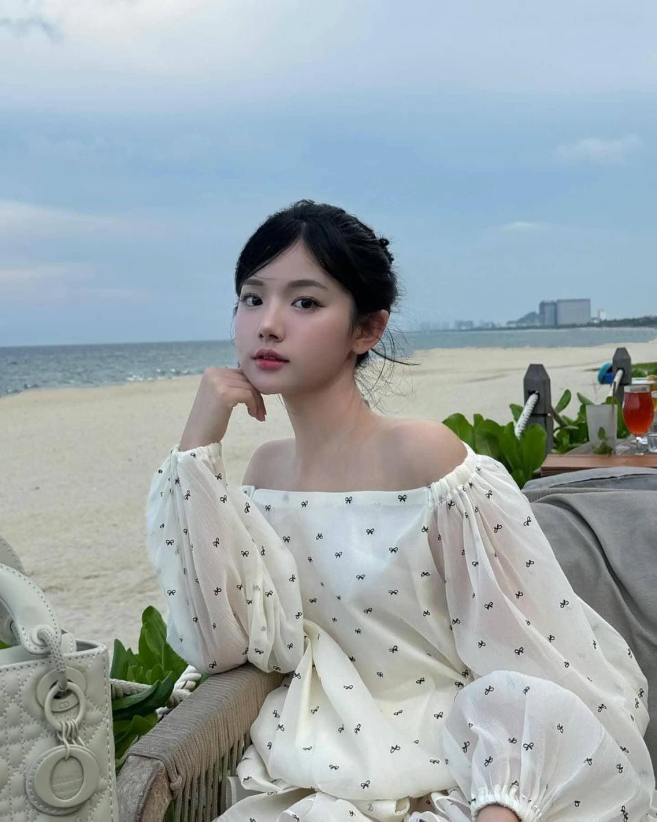 Hình ảnh gái xinh buồn - Thời trang đẹp 2025
