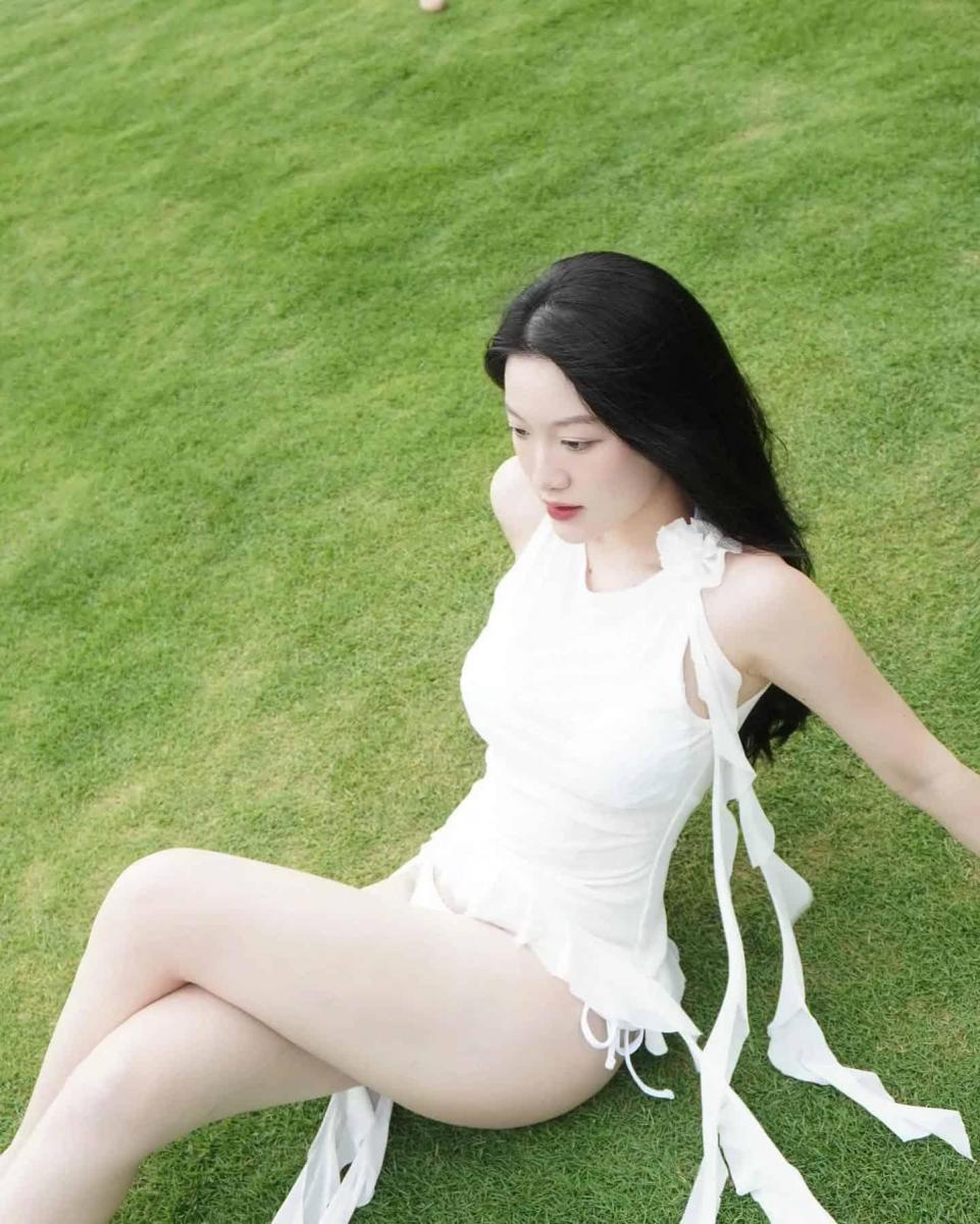 Hình cô gái xinh đẹp với tim anh gái xinh