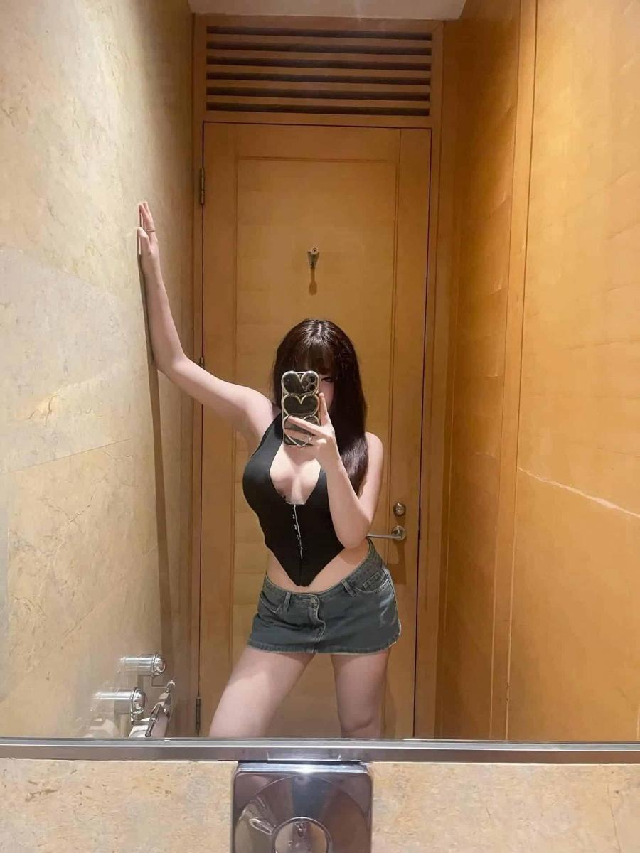 Gái Xinh Tóc Ngang Vai