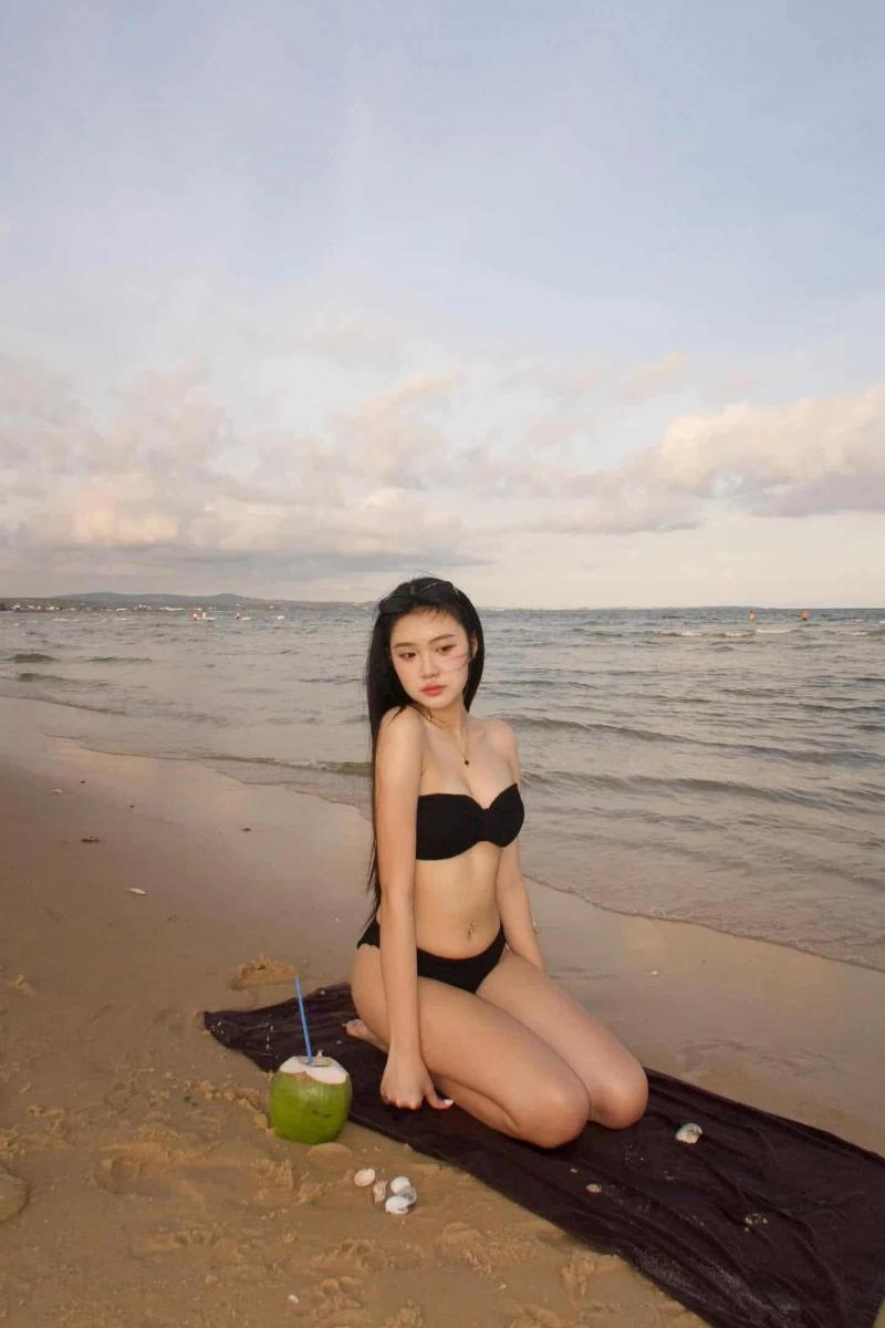 Gái Xinh Tóc Ngang Vai