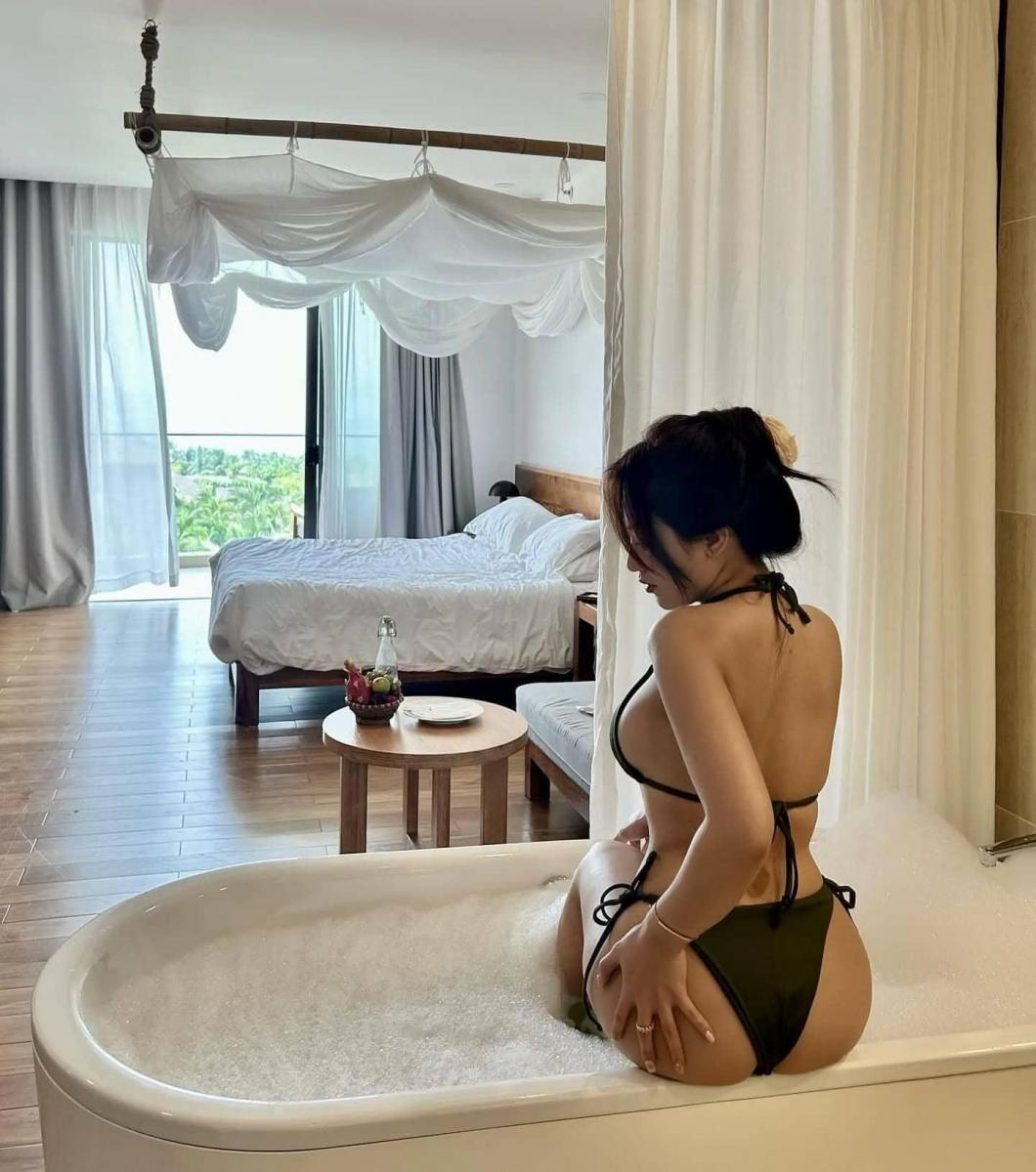 Gái xinh hàng khủng trong bộ nội y đẹp