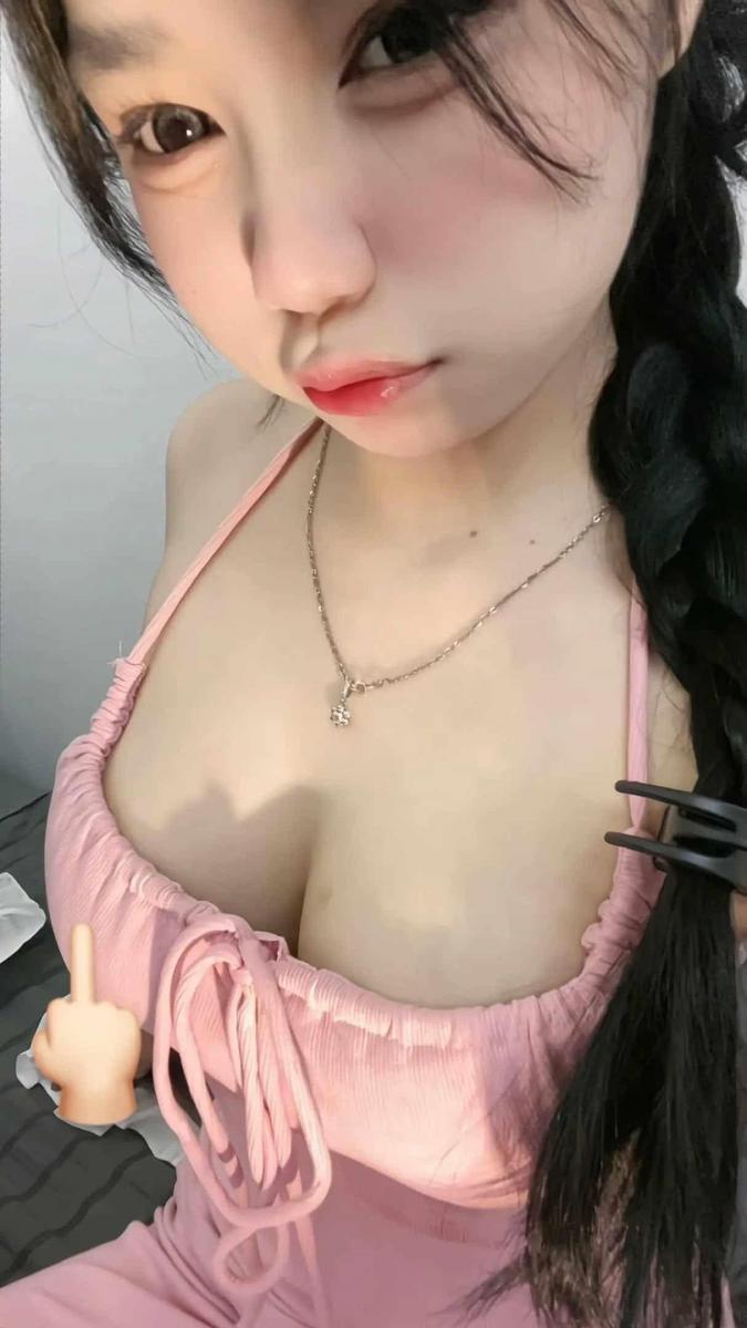 Gái Xinh Mặc Áo Vú
