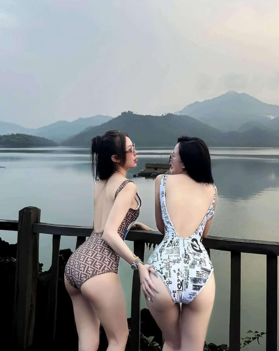 Ảnh cô gái xinh xắn khoe quần lót thời trang 2025