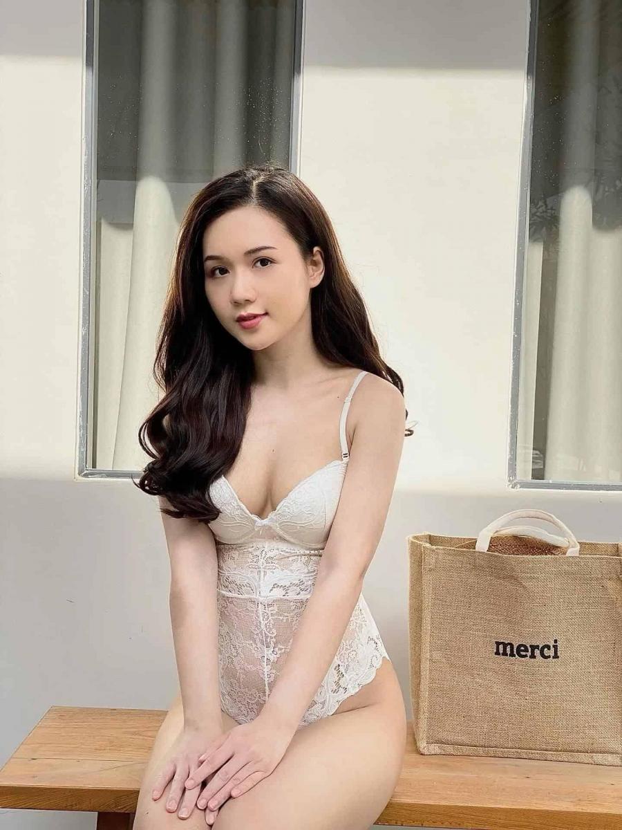 Gái Xinh Quyến Rũ Trong