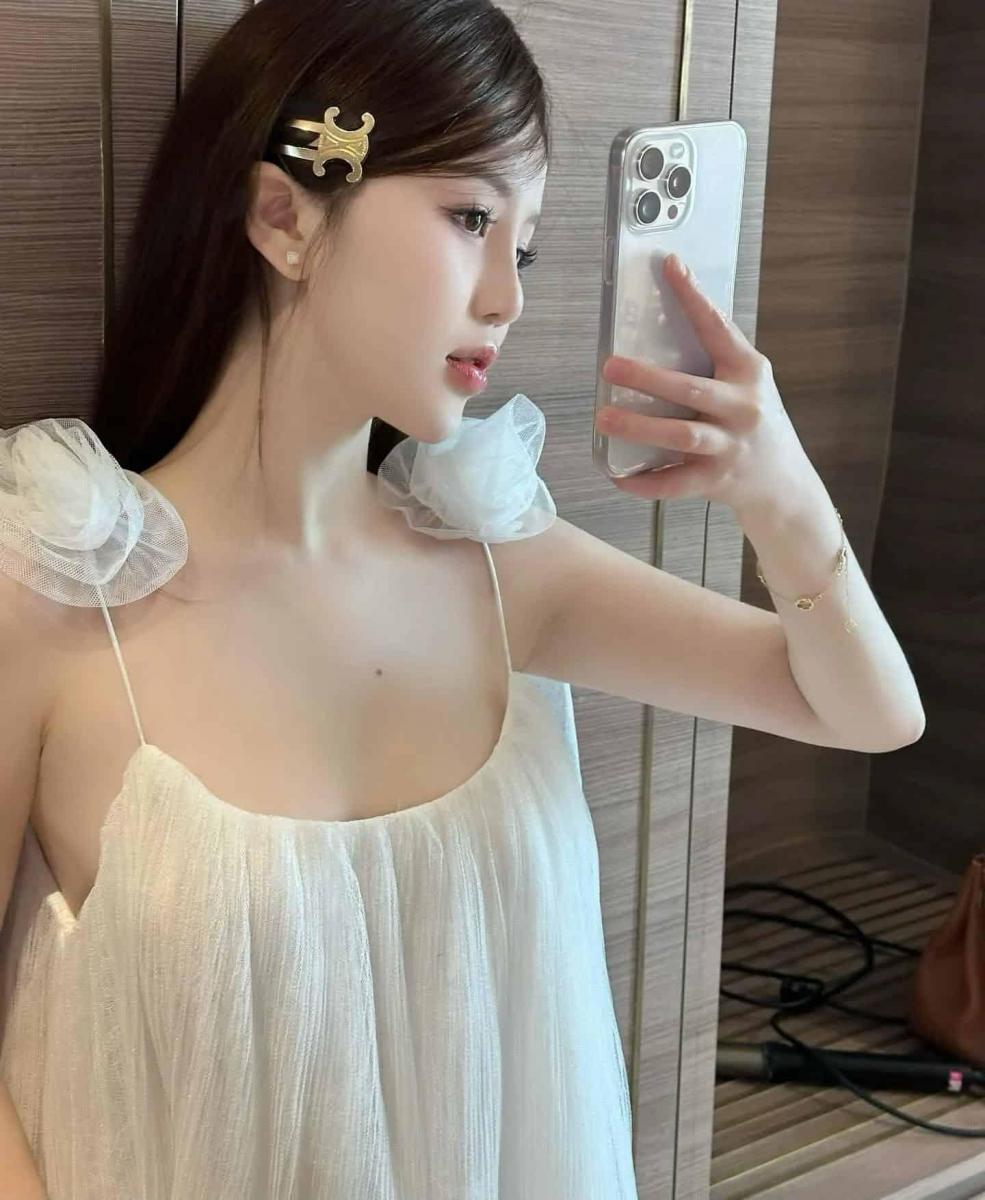 Gái Xinh Thả Rông Trong Áo Sơ Mi