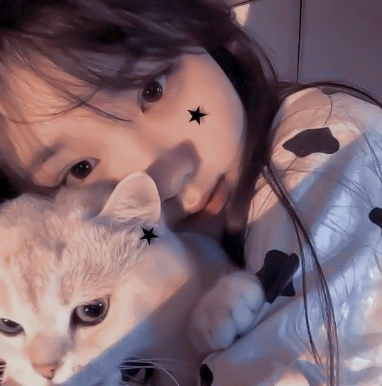 Gái Đáng Thương Mặc Áo Ngủ Họa Tiết Chấm Bi